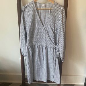 Large old navy seersucker dress